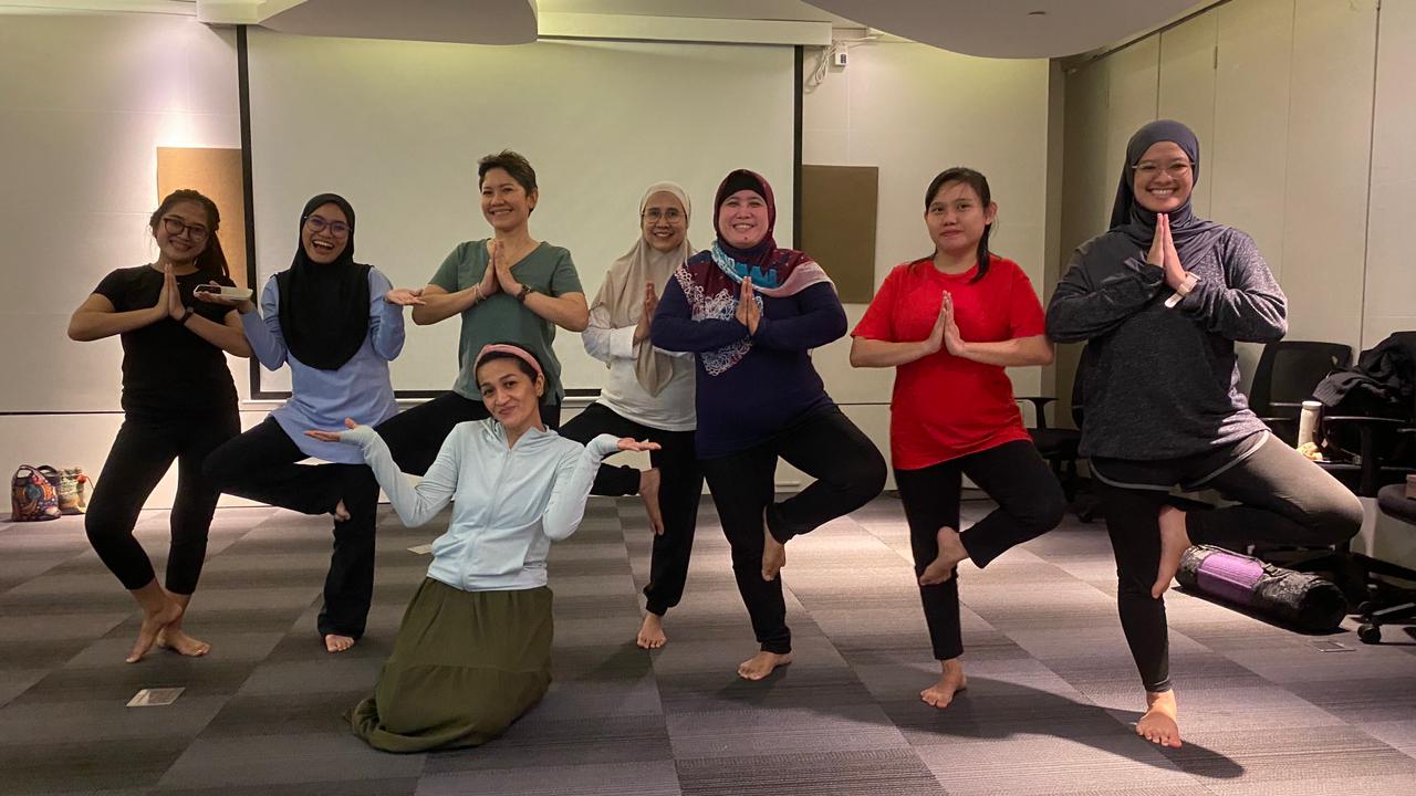 APT Group Sport — Yoga